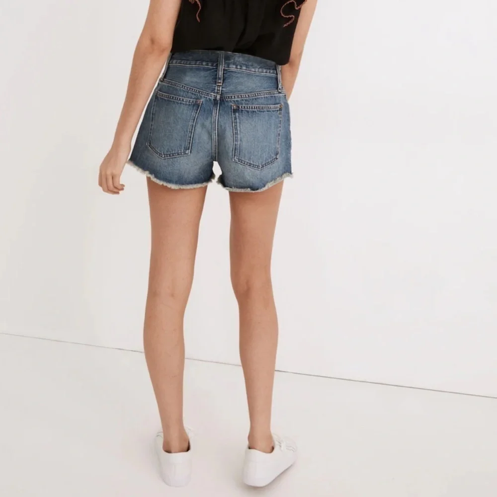 Madewell Relaxed Denim Shorts Button Fly Cut Off Cheeky Split Hem Sz 29
